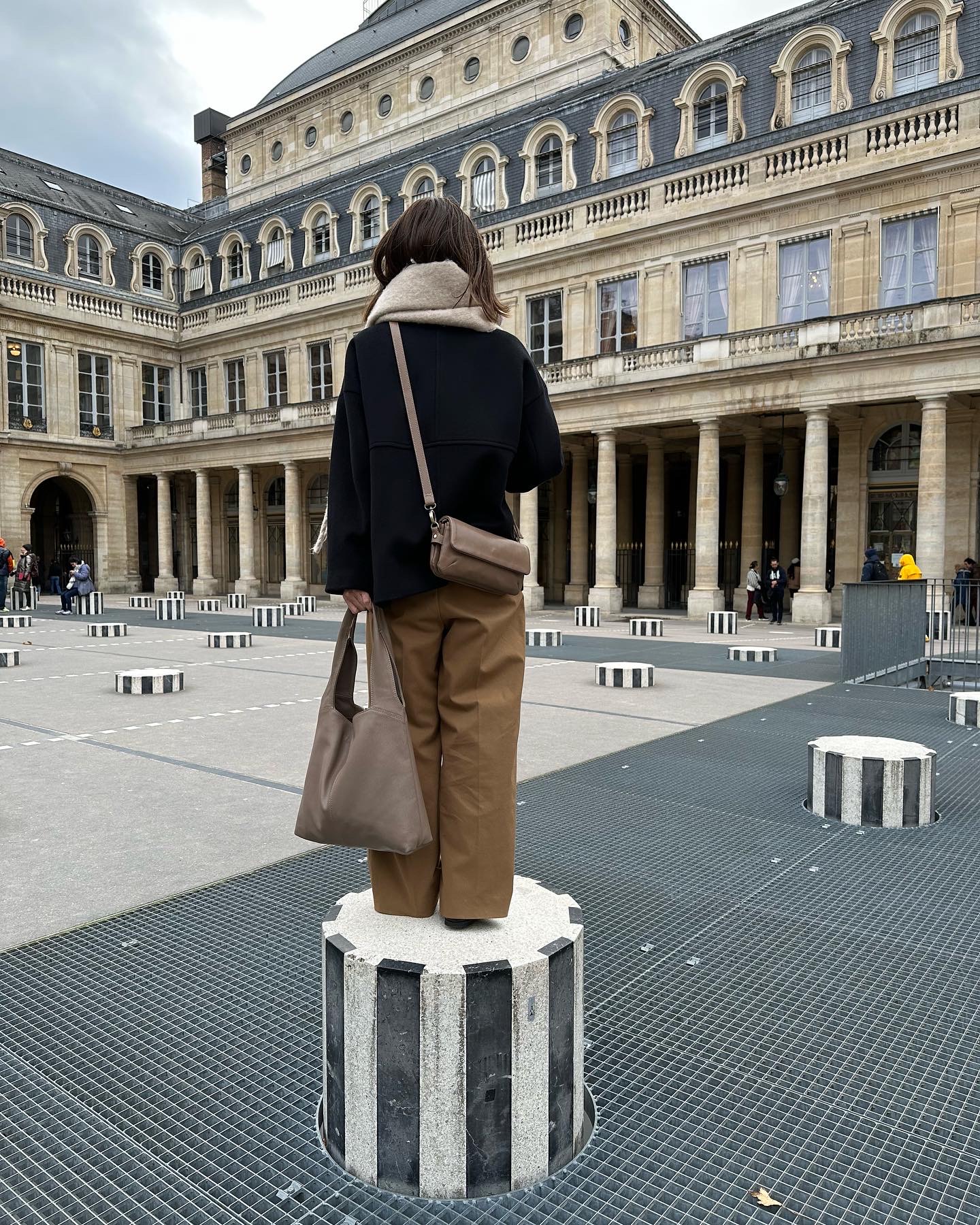 旅先でも愛用するNOTRE FAVORIのゴートレザーバッグ