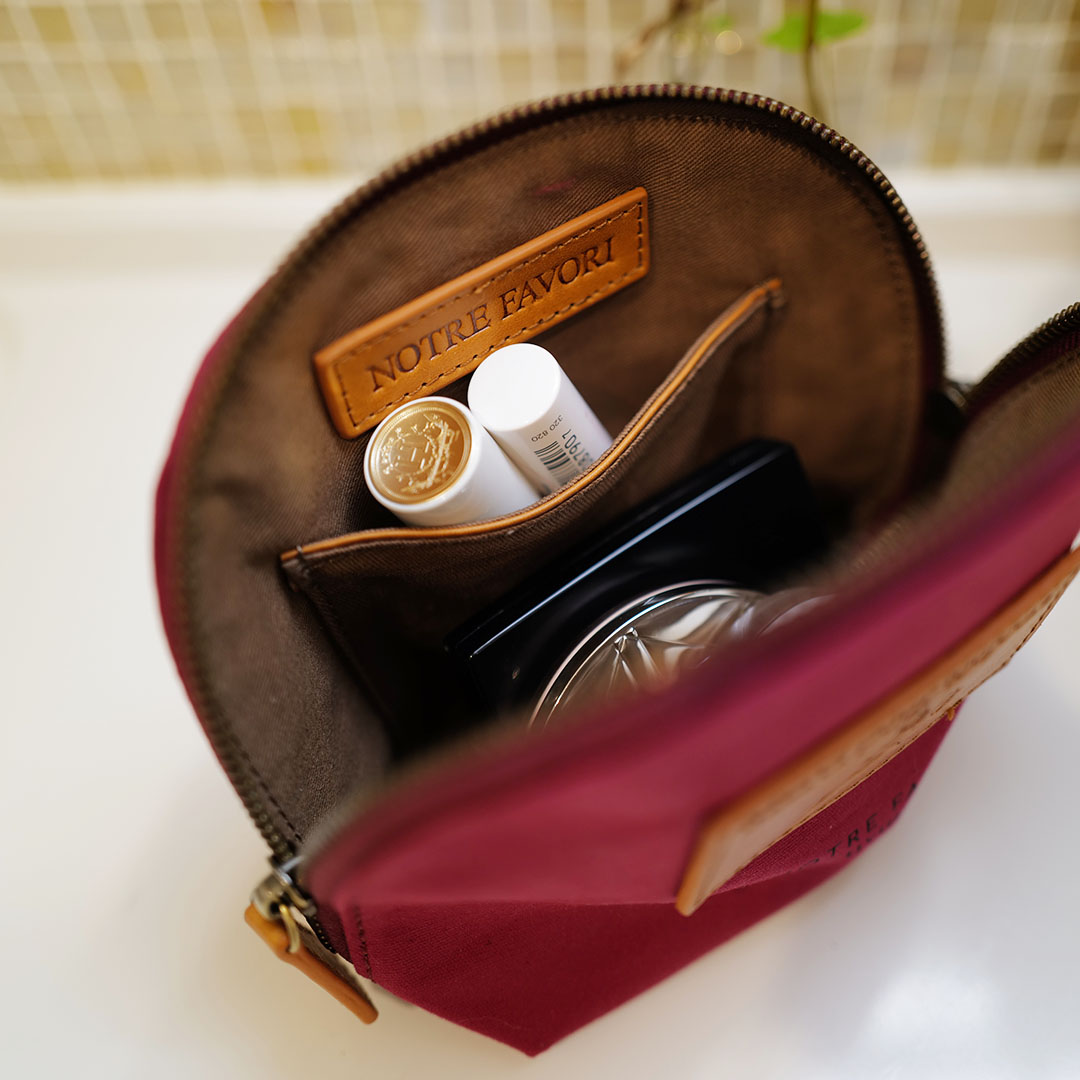 しっかりしたキャンバス地のポーチ