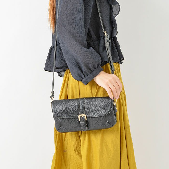 極美品　ノートルファボリ　べティーナ　お財布ポシェット　ショルダー　2way　紺 ベティーナ 本革 お財布ポシェット お財布ショルダー 2way ショルダー