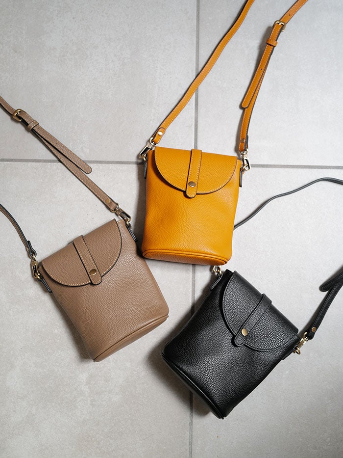 新商品】レオ 本革ミニショルダーバッグ 軽やかに持てる 縦長ミニ